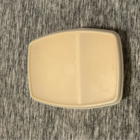 Vintage Tupperware Snack Container - Picture 2 of 4